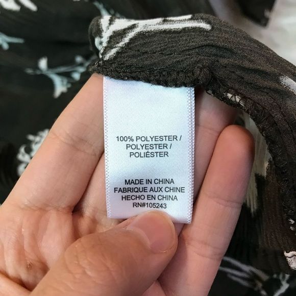 ❤️SALE❤️Bobeau Blouse Sheer cold shoulder Black & White, ruffle sleeves, size L - Picture 9 of 12